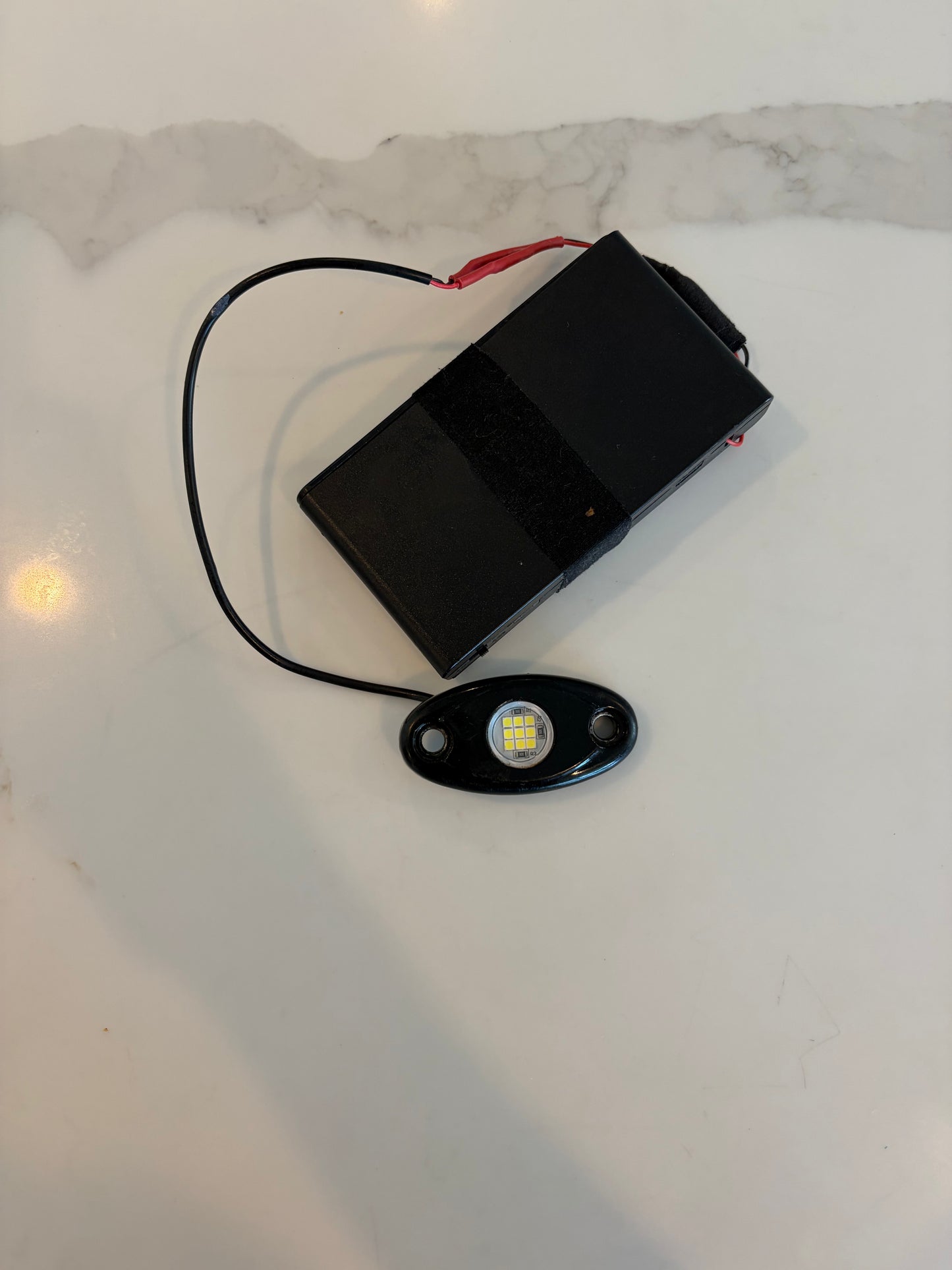 Battery powered rocklight (no switch)